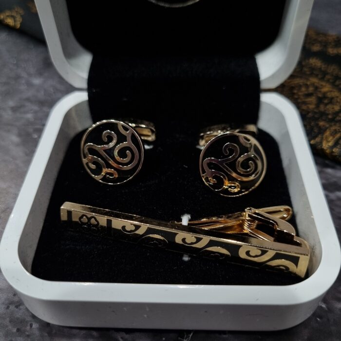 InShot_20250316_111501661 ست دکمه سردست و سنجاق D65 - Image 1